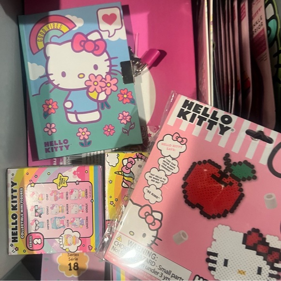 10-15 piece hello kitty Sanrio mystery bundle box - Picture 2 of 14